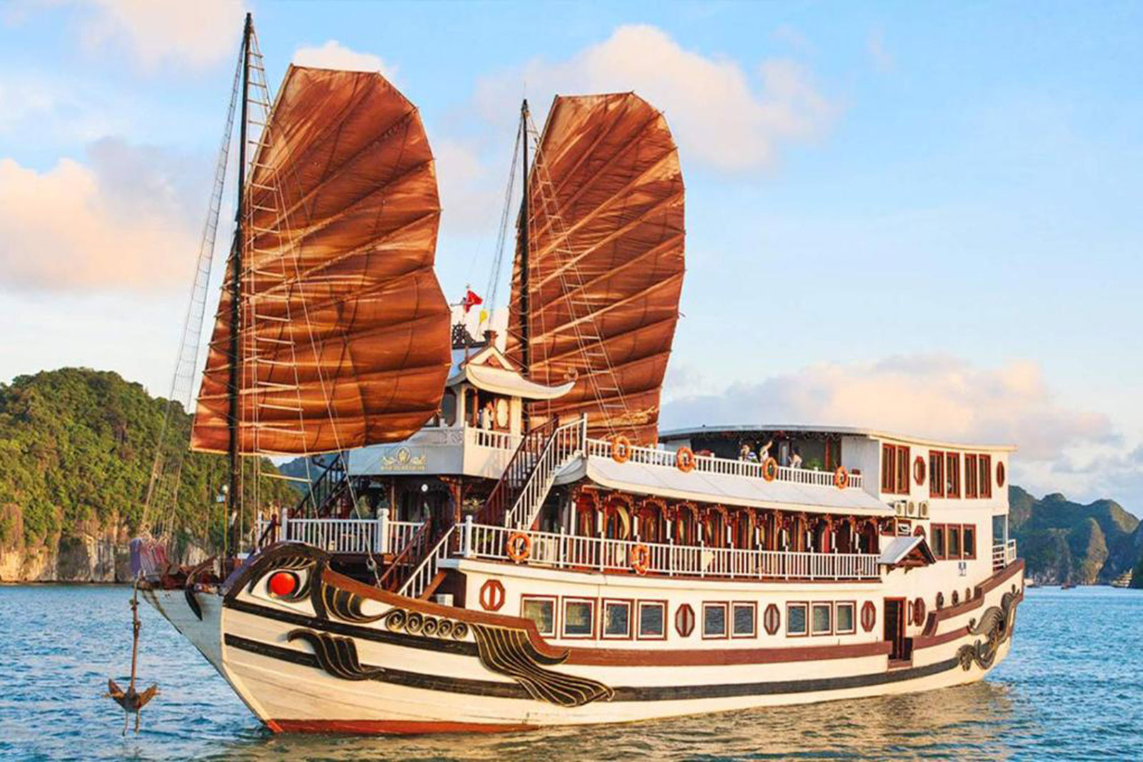 Royal Palace Cruise 2 days 1 night